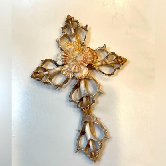 Handmade SEASHELL CROSS. - Picture 2 of 5